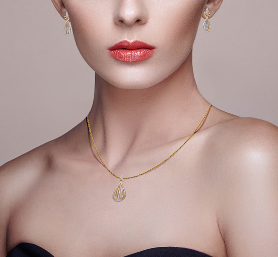 Pristine Pendant & Earring Genesis Diamonds